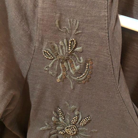 Gray shirt - Picture 2 of 3